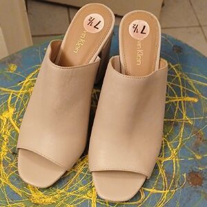 Calvin‎ Klein Cream Mules Minimalist Design. Sz.7.5